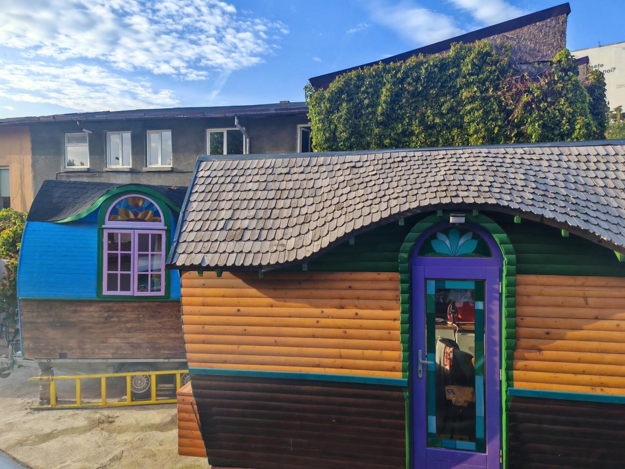 Downtown Tiny Houses Near Cismigiu Gardens Bucharest Exterior photo